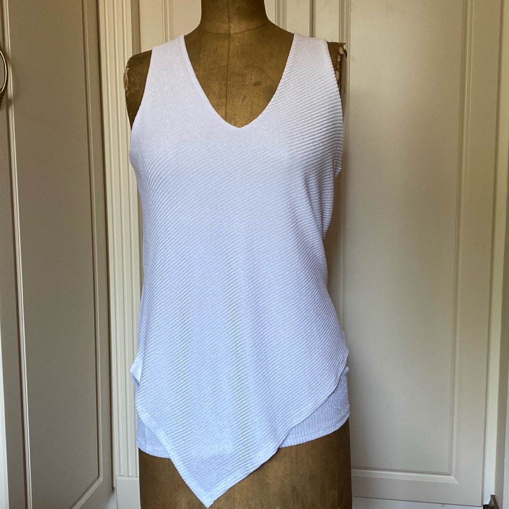 WHITE HOUSE BLACK MARKET BLOUSE SIZE S.